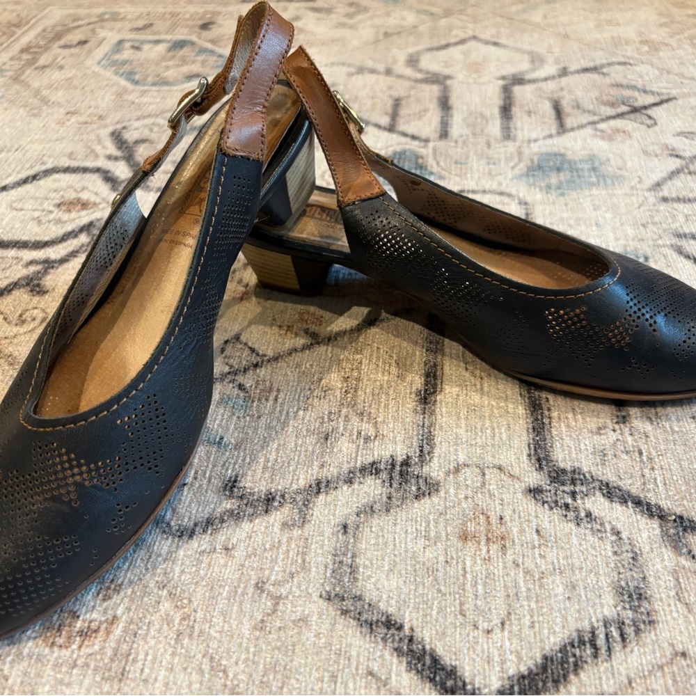 Pikolinos Size 38 sling back heels